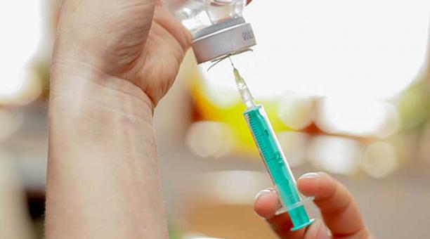 OMS aprueba primera vacuna conjugada contra fiebre tifoidea apta para bebés