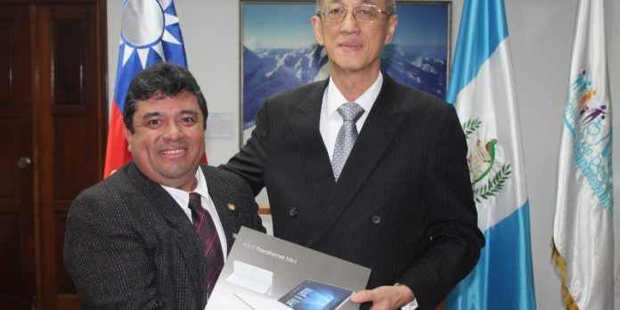 Taiwán dona computadoras al Ministerio de Desarrollo de Guatemala