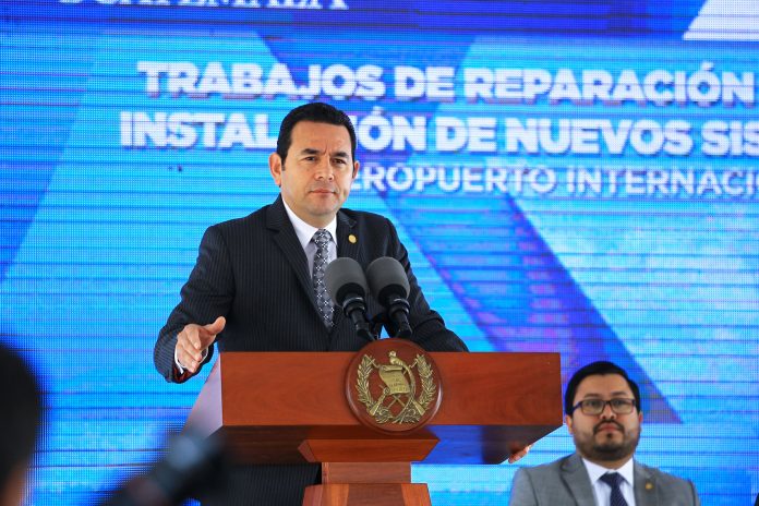 Presidente de Guatemala garantiza mejores niveles de seguridad aérea