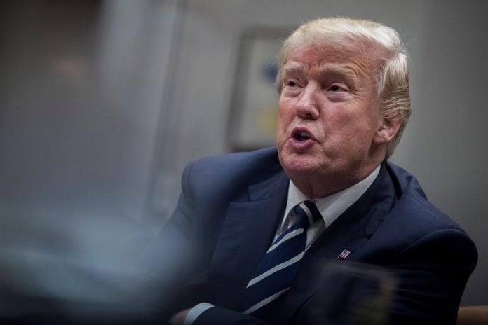 Trump insiste en un sistema migratorio por “méritos” tras polémicos insultos