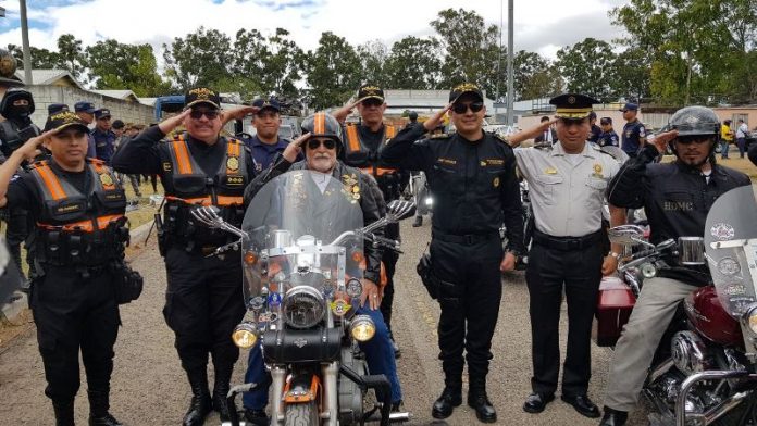 Un millar de policías darán seguridad en la tradicional Caravana del Zorro
