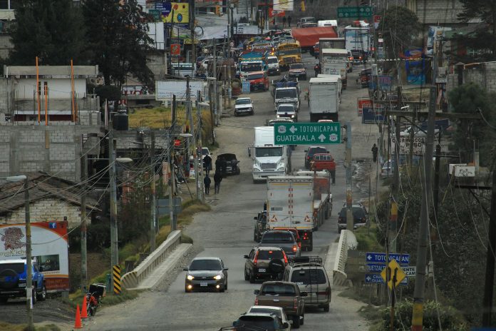 Inician construcción de 78,9 kilómetros de carretera en occidente de Guatemala
