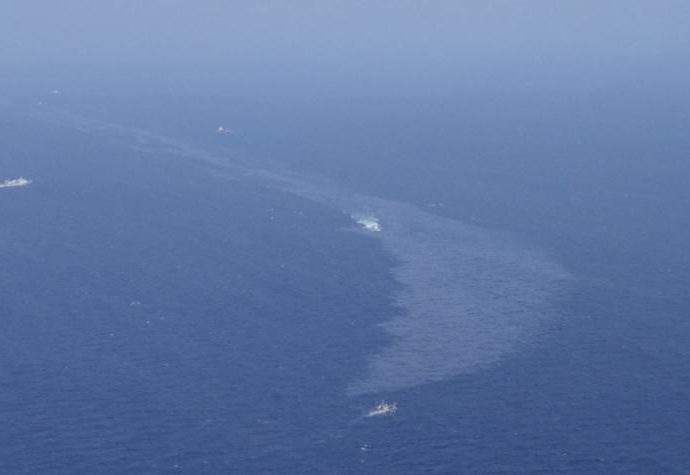La marea negra en el mar de China oriental triplicó su tamaño en cuatro días