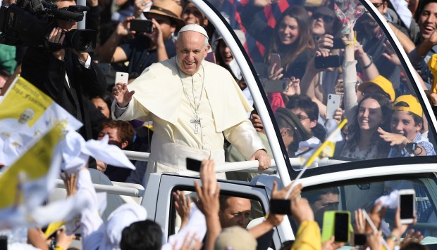El papa Francisco arribó este lunes a Italia tras concluir su gira por Latinoamérica