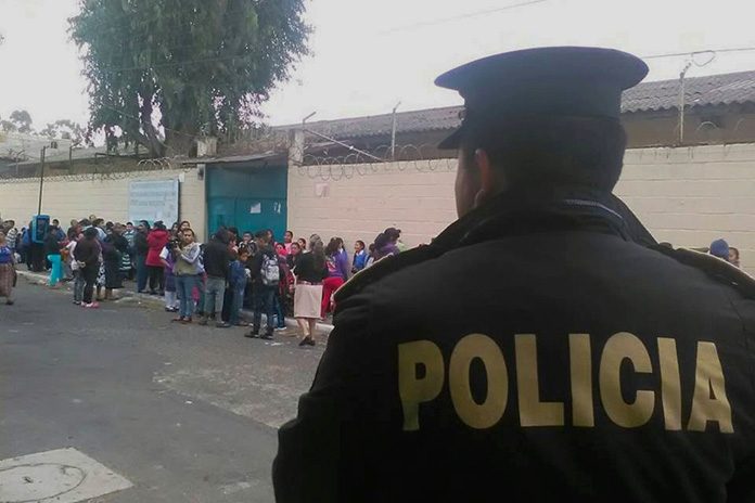 Policía resguarda centros educativos en inicio del ciclo escolar 2018