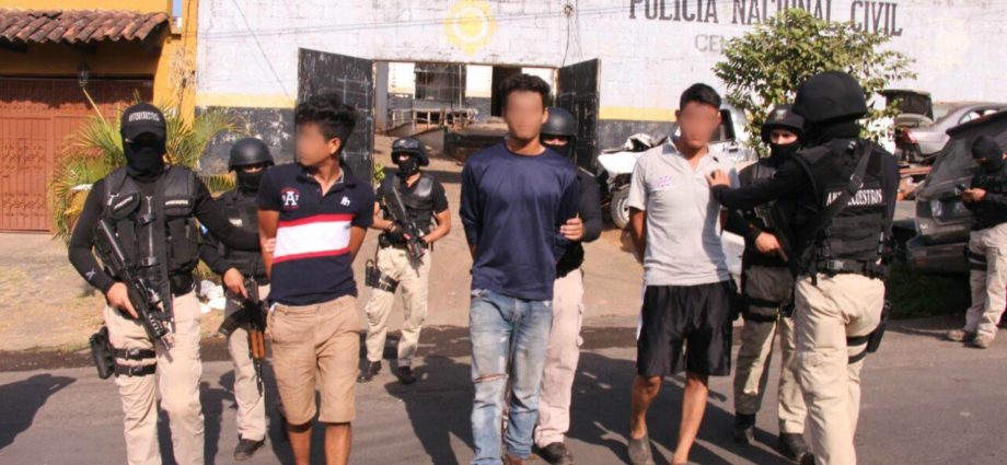 Policía Nacional Civil captura a tres secuestradores