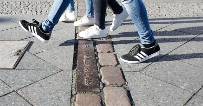 Berlín celebra 10.316 días sin muro, tantos como estuvo en pie