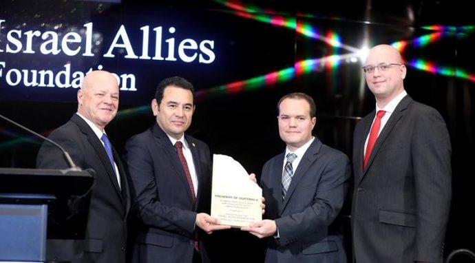 Fundación Aliados de Israel entrega reconocimiento al Presidente de Guatemala