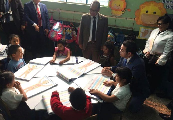 Presidente Morales supervisa ejecución de programas de apoyo a la educación