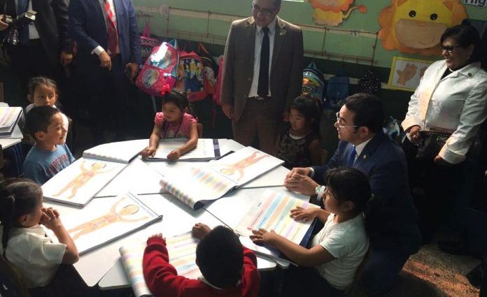 Presidente Morales supervisa ejecución de programas de apoyo a la educación