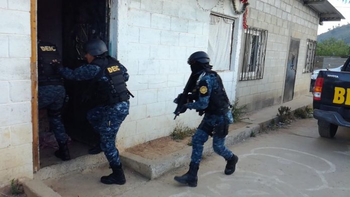 Fuerzas de seguridad realizan 70 allanamientos para desarticular bandas de extorsionistas