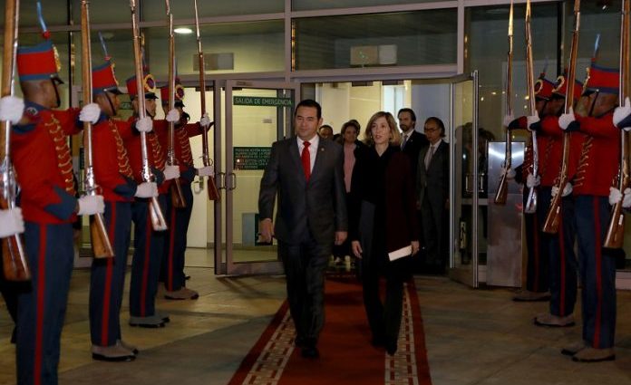 Presidente Jimmy Morales llega a Colombia para cumplir visita oficial