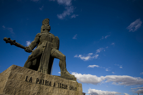 Día de homenaje a Tecún Umán el príncipe Maya Quiché