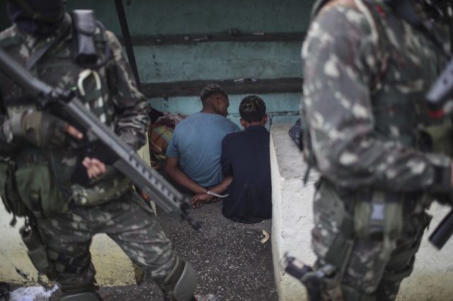Al menos 23 detenidos en megaoperativo con apoyo de 3.000 militares en Río