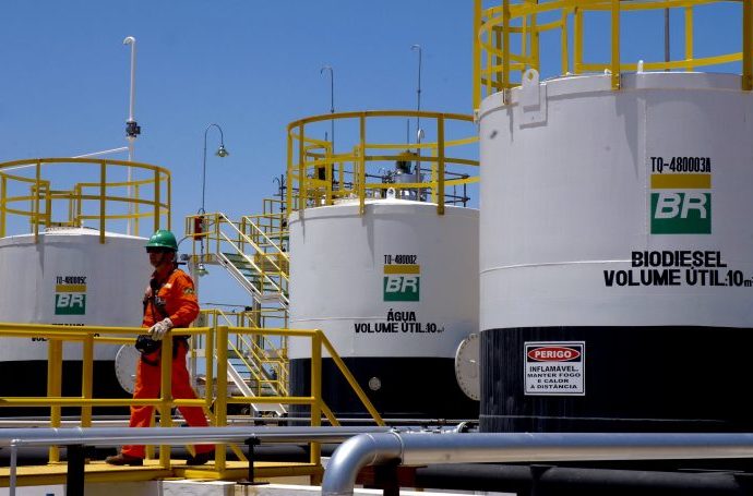 La brasileña Petrobras niega acusaciones de fraude ambiental