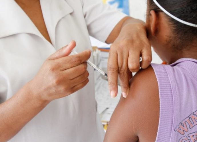 Gobierno vacunará a 2,5 millones de niños contra el sarampión