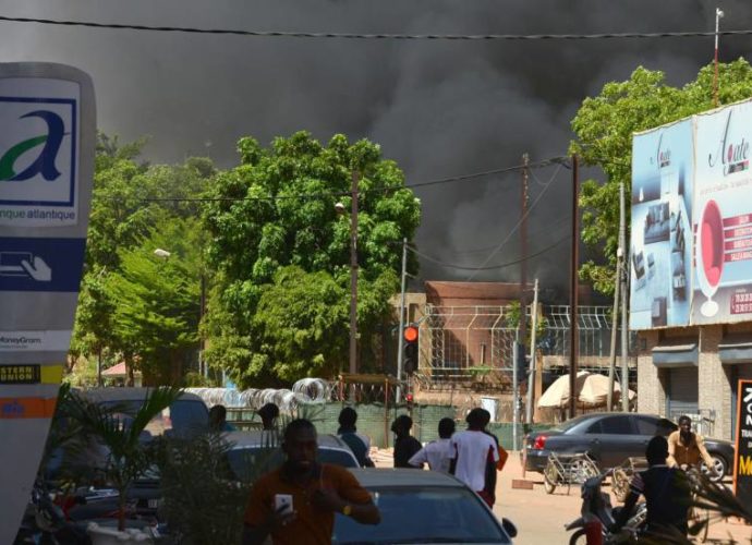 Ataque armado cerca de la embajada de Francia en Burkina Faso causó el pánico
