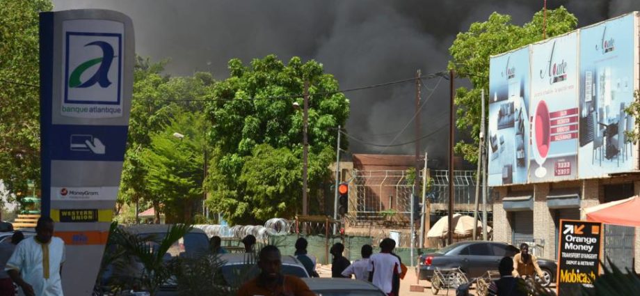 Ataque armado cerca de la embajada de Francia en Burkina Faso causó el pánico