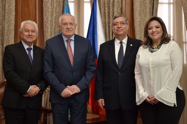 Expresidente de República Checa se encuentra de visita Guatemala