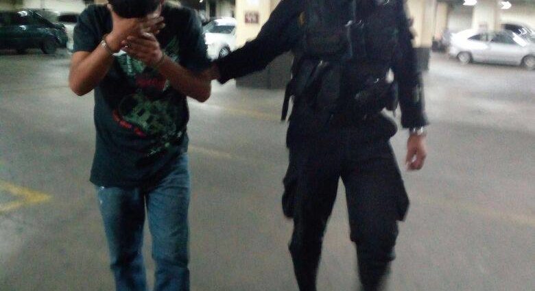Guardia de seguridad privada detenido por PNC tras herir a un adolescente con arma de fuego