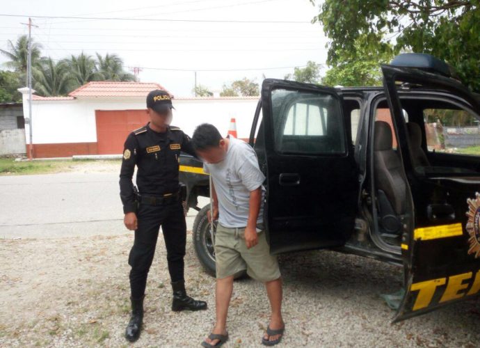 PNC captura a supuesto violador en San Benito, Petén