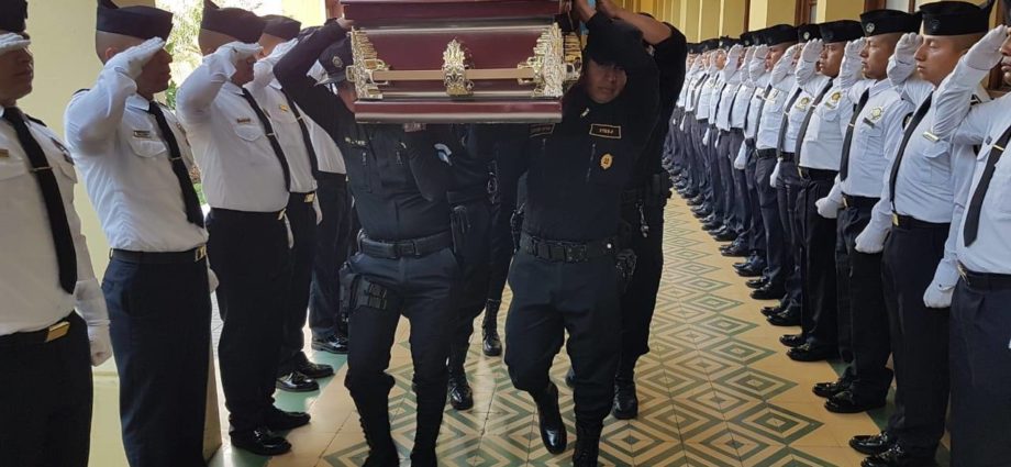 Honras fúnebres para un héroe de la Policía Nacional Civil