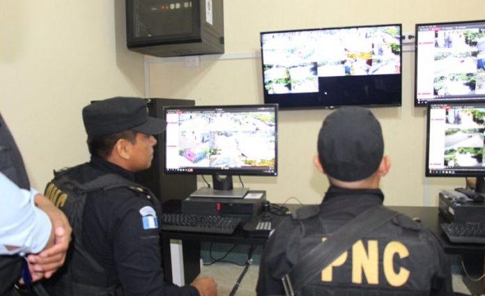 Donan equipo de video vigilancia y cómputo para PNC de Escuintla
