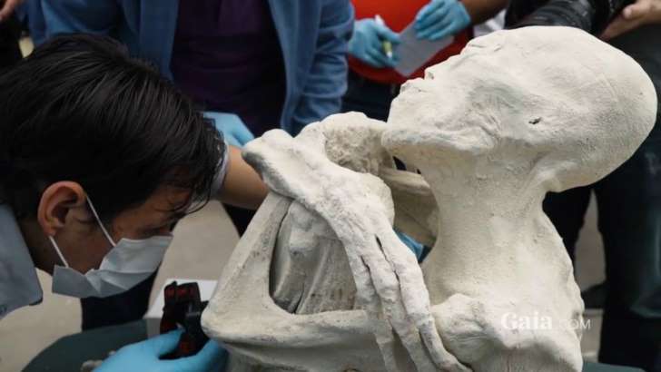 María, la polémica momia humanoide con tres dedos hallada cerca a las líneas de Nazca en Perú