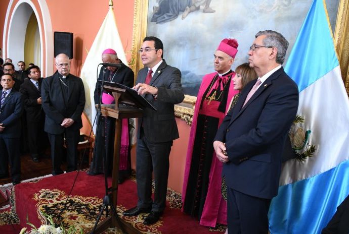 Presidente Morales felicita al papa Francisco por su labor de llevar paz al mundo