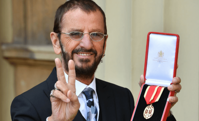 Nombran al músico Ringo Starr Caballero del Imperio Británico