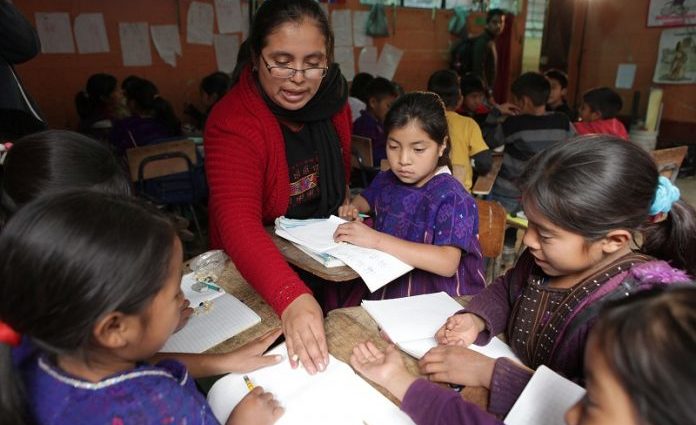 Gobierno de Guatemala fortalecerá educación primaria
