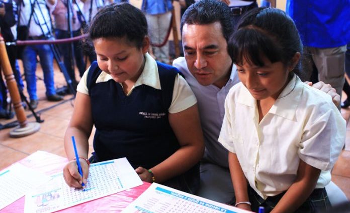 Presidente Morales impulsa campaña que busca evitar el cáncer de matriz