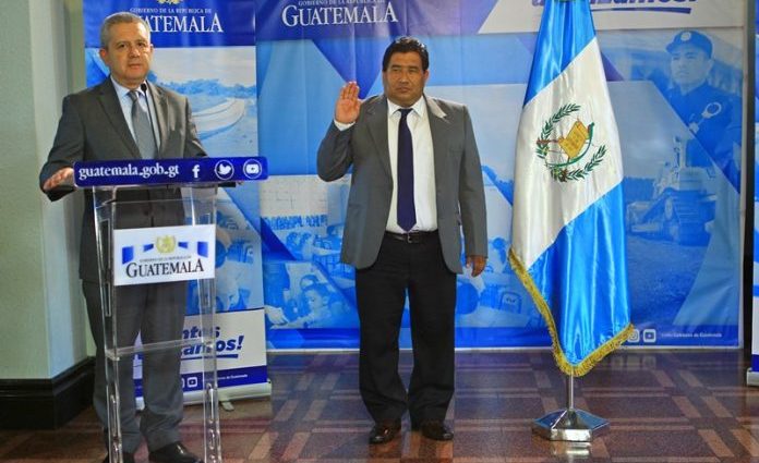 Juramentan a nuevo gobernador del departamento de San Marcos y confirman en el cargo al de Huehuetenango