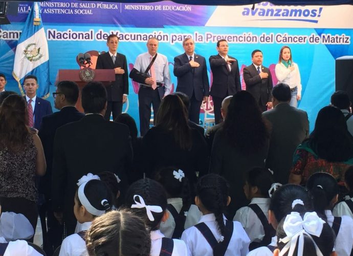 Presidente Jimmy Morales participa en el lanzamiento de la Campaña Nacional de Vacunación para la Prevención de Cáncer de Matriz.