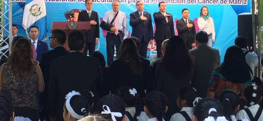 Presidente Jimmy Morales participa en el lanzamiento de la Campaña Nacional de Vacunación para la Prevención de Cáncer de Matriz.