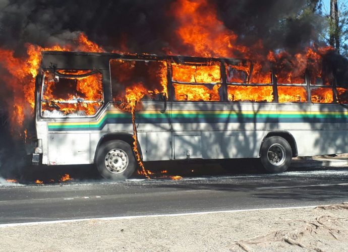 Bus de la ruta 203 se incendia en Anillo Periférico