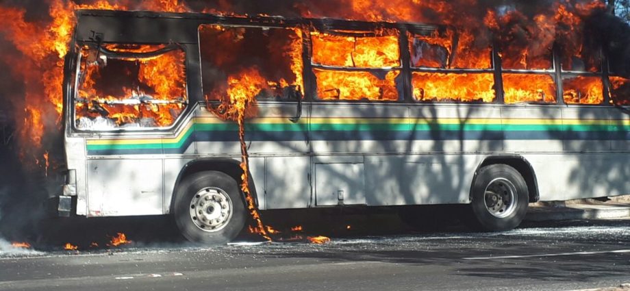 Bus de la ruta 203 se incendia en Anillo Periférico