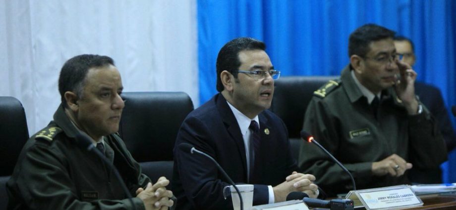 Presidente Jimmy Morales brinda conferencia de prensa tras reunión con autoridades del Ministerio de la Defensa
