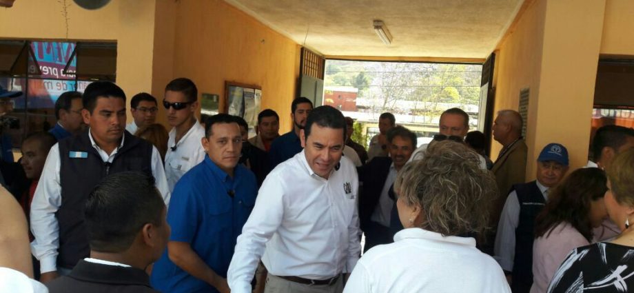 Presidente Jimmy Morales visita el Centro de Salud en Pastores, Sacatepéquez