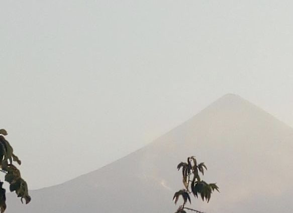Volcán Santiaguito registró actividad en las últimas horas