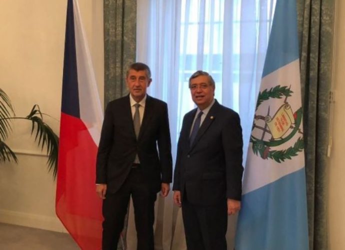 Vicepresidente de Guatemala y Primer Ministro de República Checa analizan cooperación y comercio
