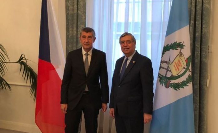 Vicepresidente de Guatemala y Primer Ministro de República Checa analizan cooperación y comercio