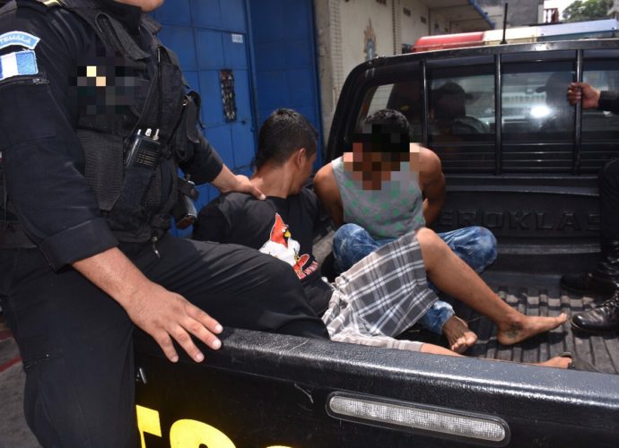 Presuntos Asaltantes son capturados con arma de fuego en Escuintla