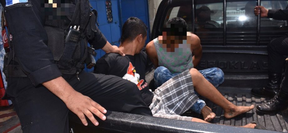 Presuntos Asaltantes son capturados con arma de fuego en Escuintla