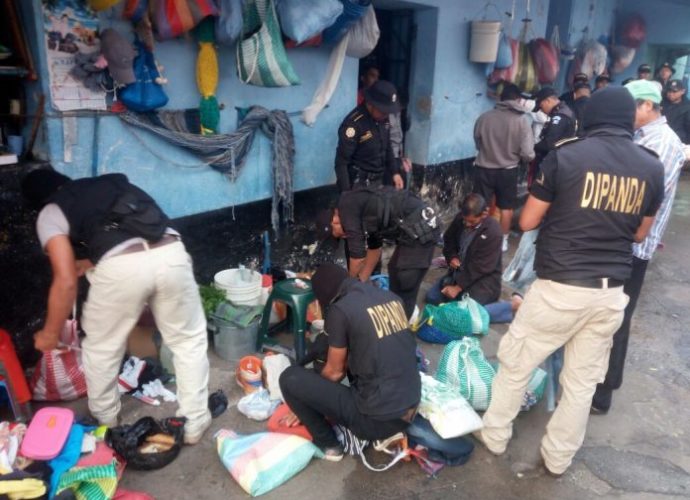 Fuerzas de seguridad requisan cinco cárceles de Guatemala