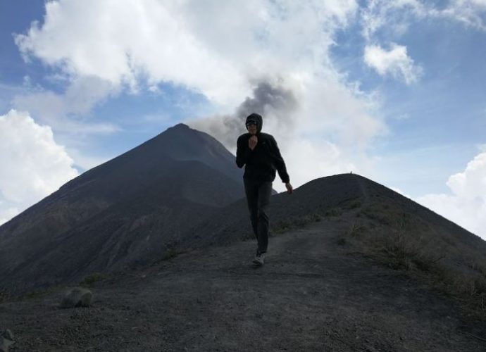 Joseph Gagnon concluye su travesía por siete volcanes de Guatemala
