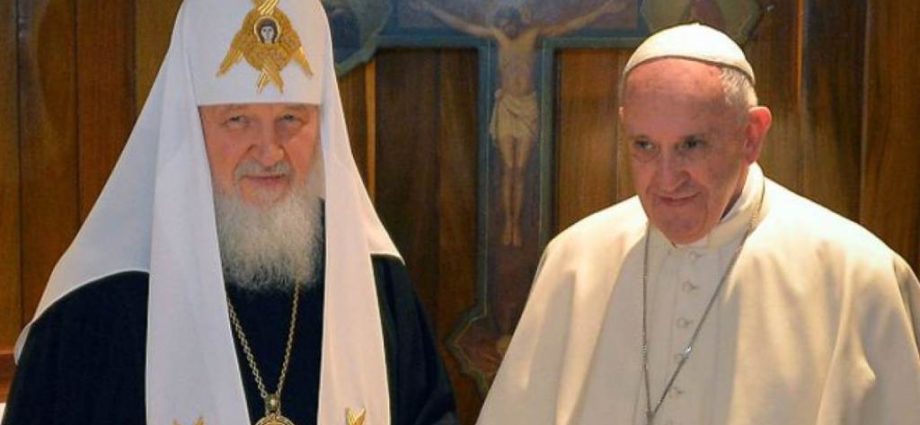 El papa y el patriarca ortodoxo ruso instan al diálogo en Siria