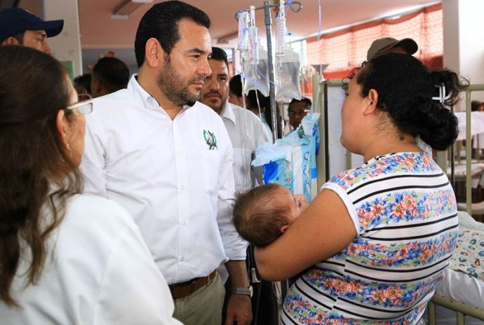 Presidente Morales realiza visita sorpresiva a Hospital Regional de Cuilapa