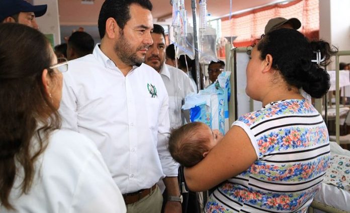 Presidente Morales realiza visita sorpresiva a Hospital Regional de Cuilapa