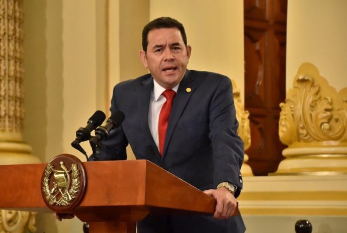 Presidente Morales llama a los funcionarios públicos a trabajar con transparencia